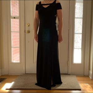 Night Way black keyhole cold shoulder gown *NWT*
